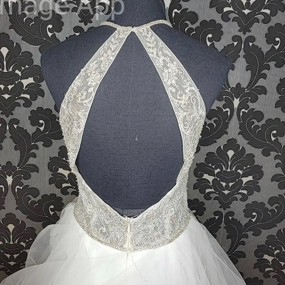 I’m selling my beautiful wedding gown. I’ve never felt as stunning as in this. - Picture 5 of 8